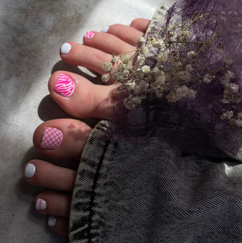 Аппаратно-препаратный Smart- педикюр с покрытием гель лак ( полная обработка стопы и пальчиков)