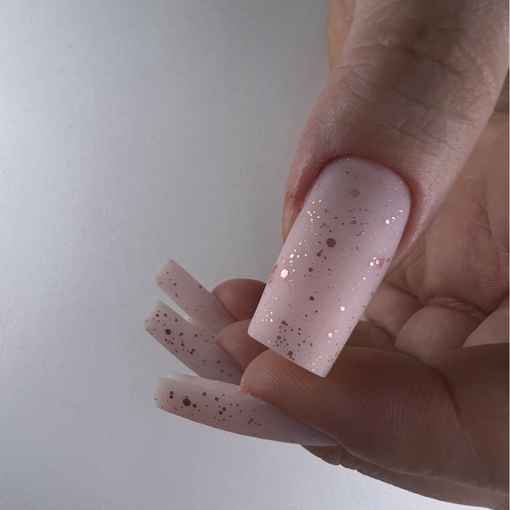 Наращивание ногтей