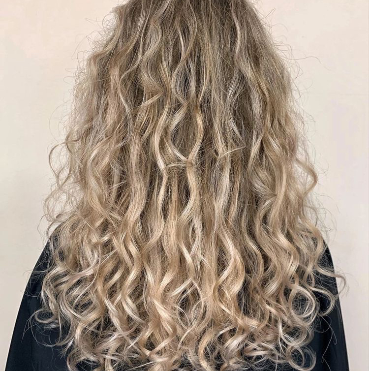 Химическая завивка средняя длина+30% за густоту