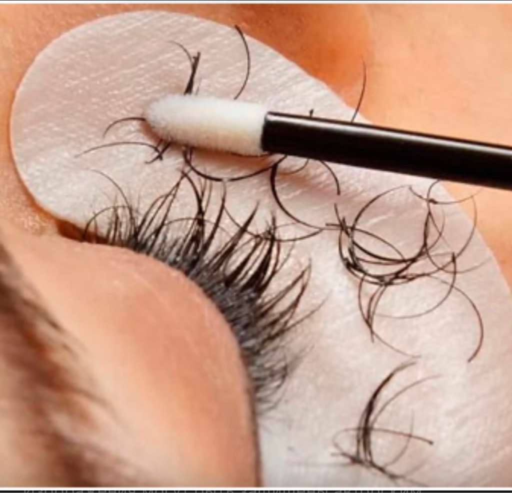 Снятие ресниц