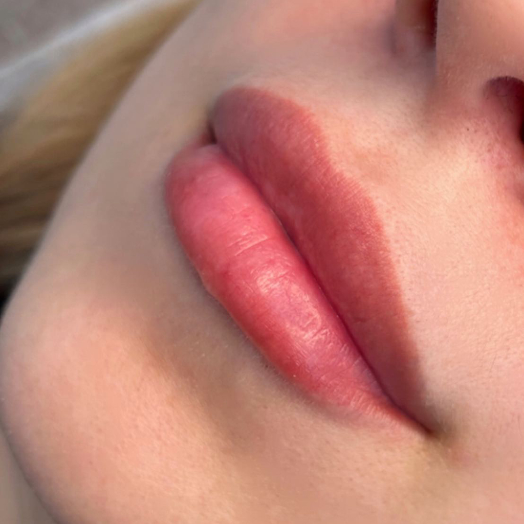 Перманентный макияж губ