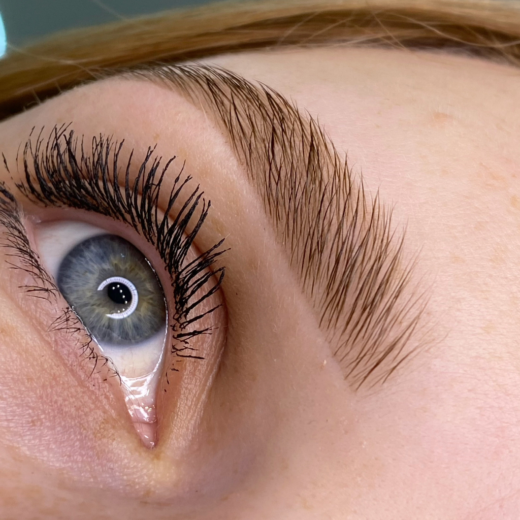 Коррекция и окрашивание бровей/ Úprava a farbenie obočia