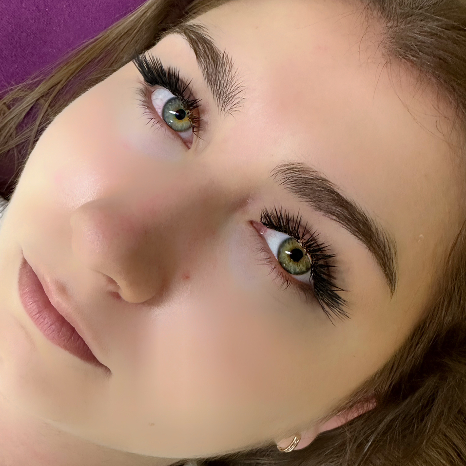 Наращивние ресниц 3D объем