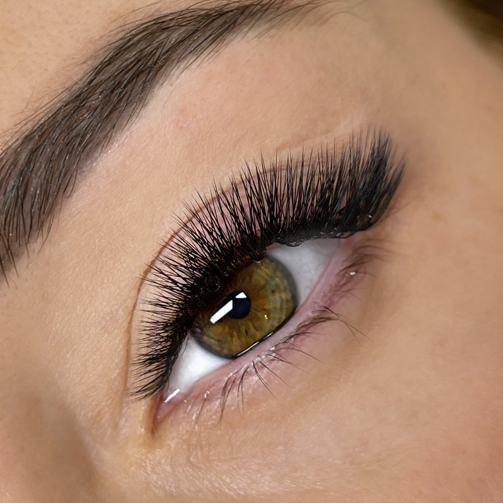 Наращивание ресниц 3D