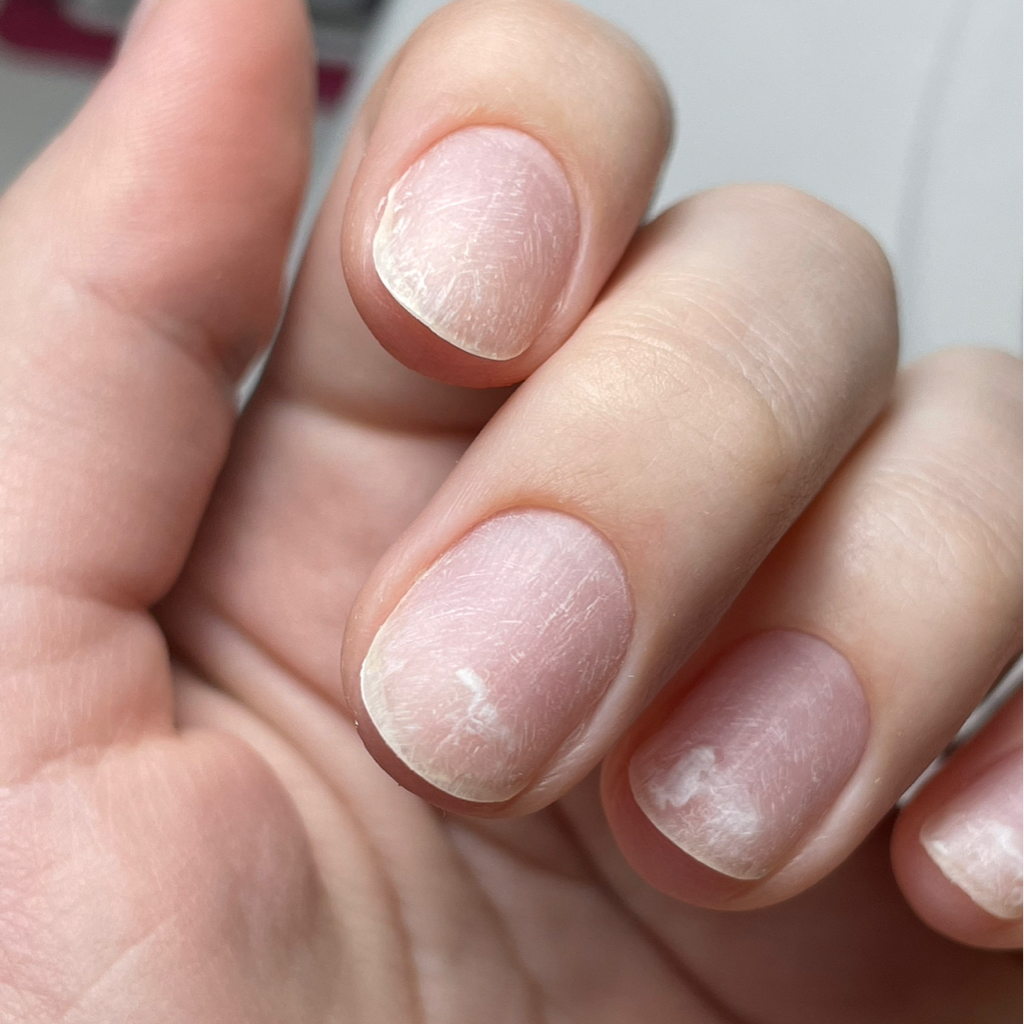 Маникюр без покрытия (женский)  Гигиенический маникюр без покрытия -Снятие покрытия, если оно есть -Комбинированный маникюр -Опил формы