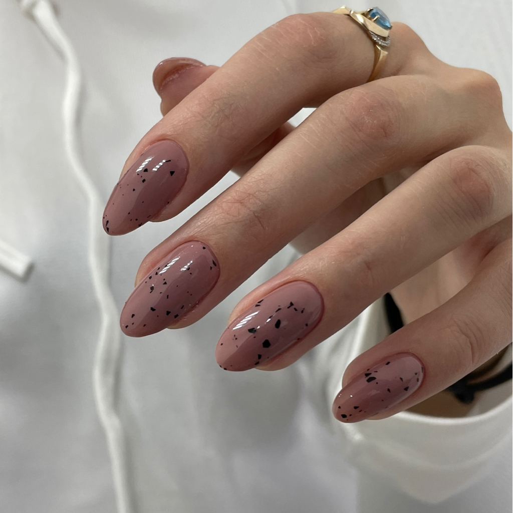 Маникюр с однотонным покрытием