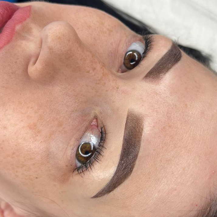 Перманентный макияж бровей