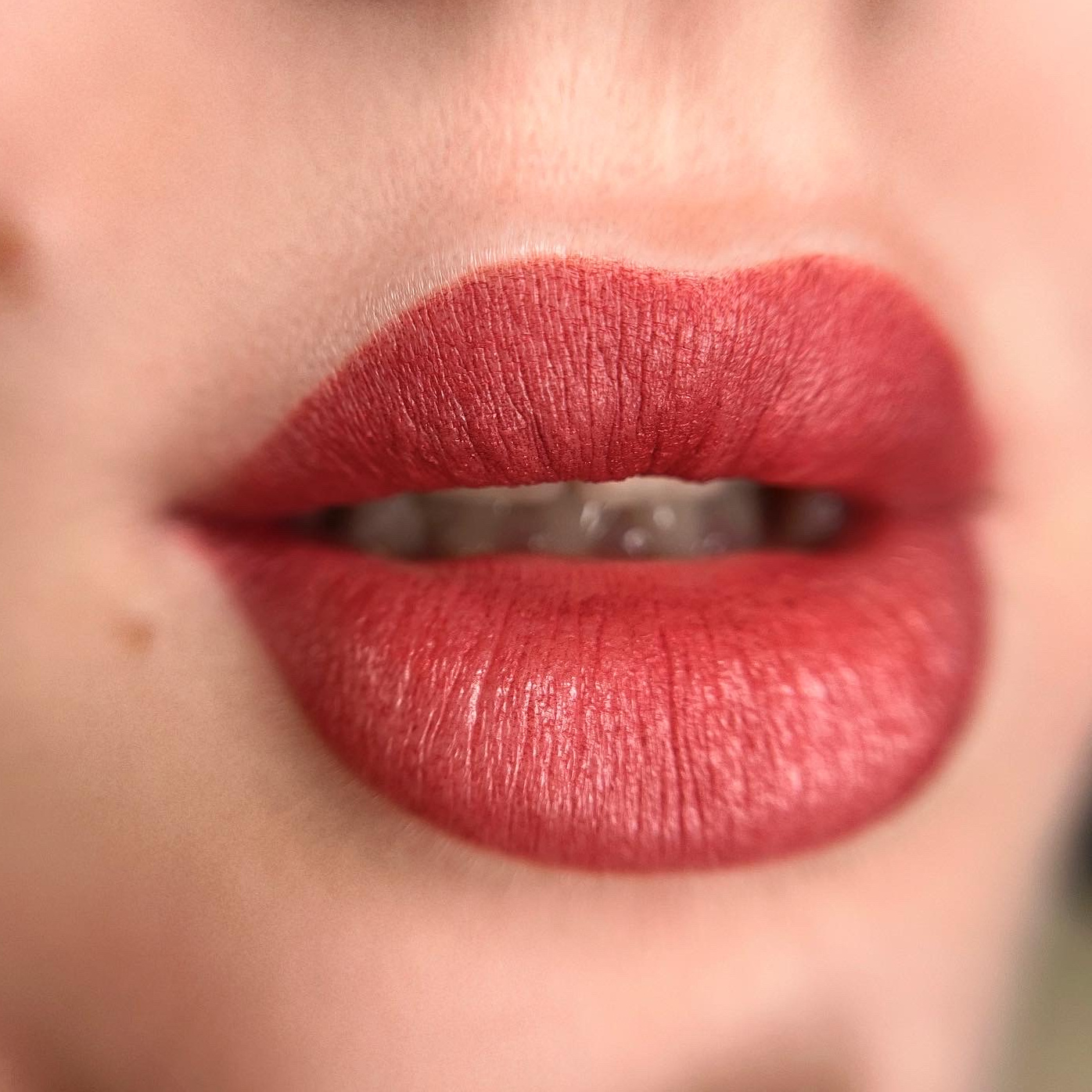 Нано-напыление губ (первичная процедура)