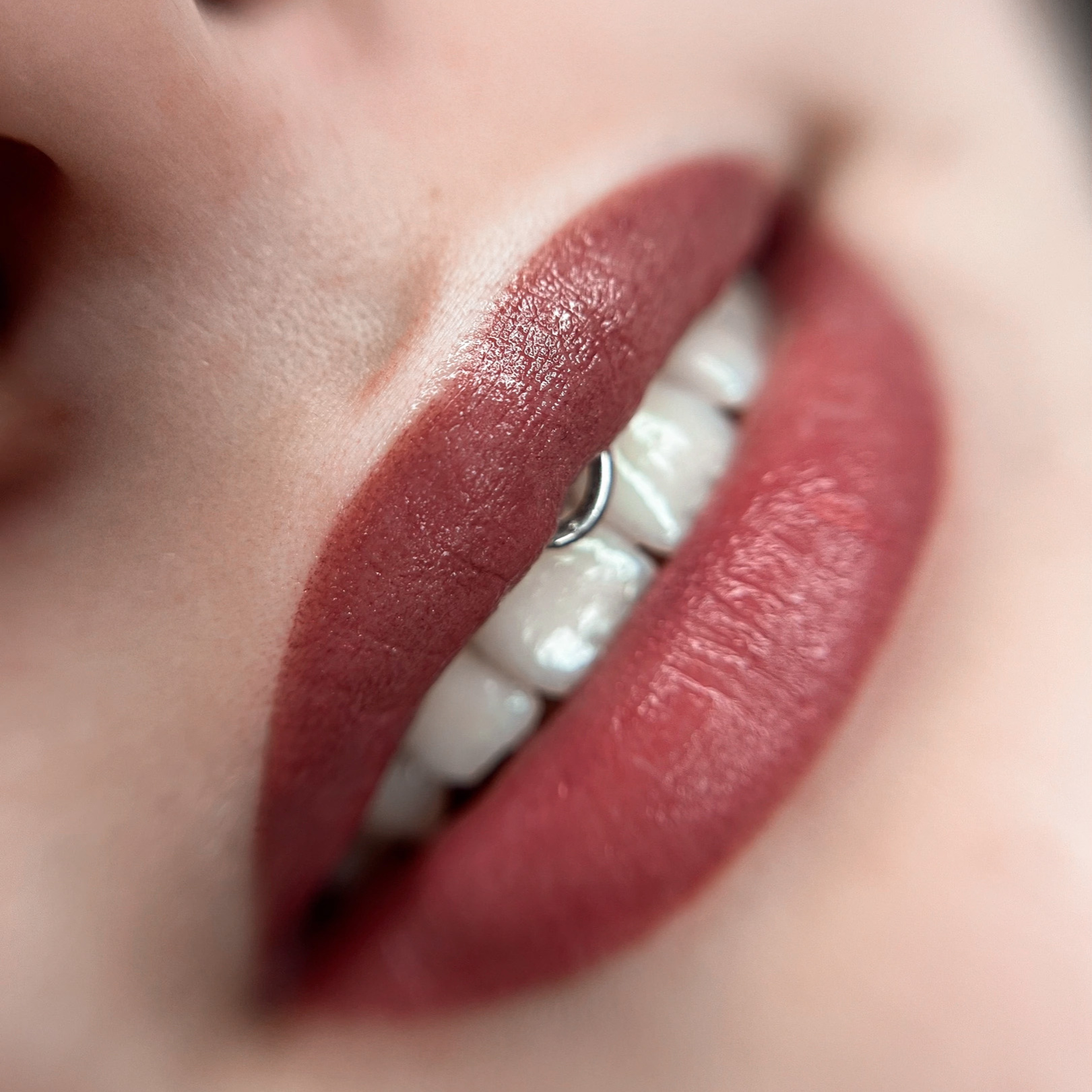 Нано-напыление губ (коррекция)