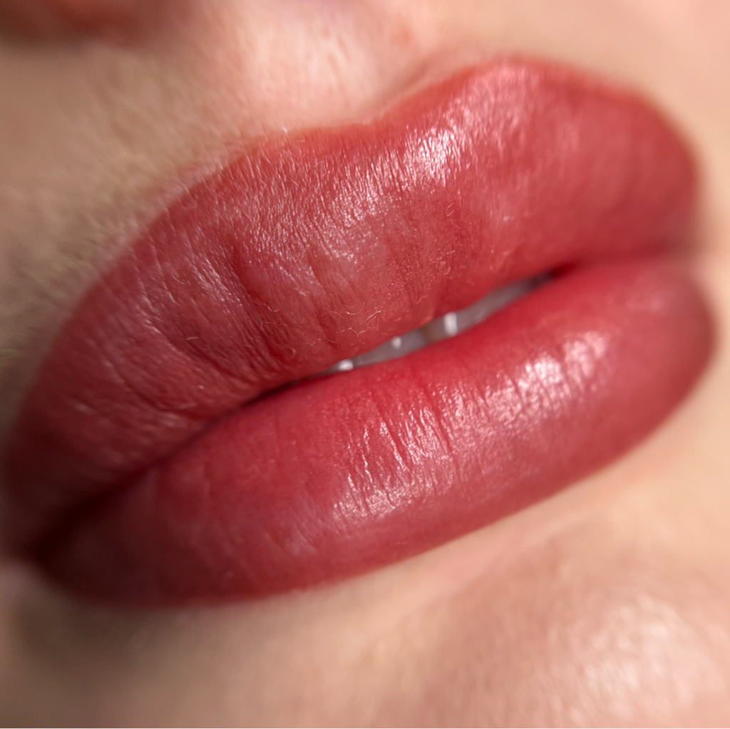 Перманентный макияж губ