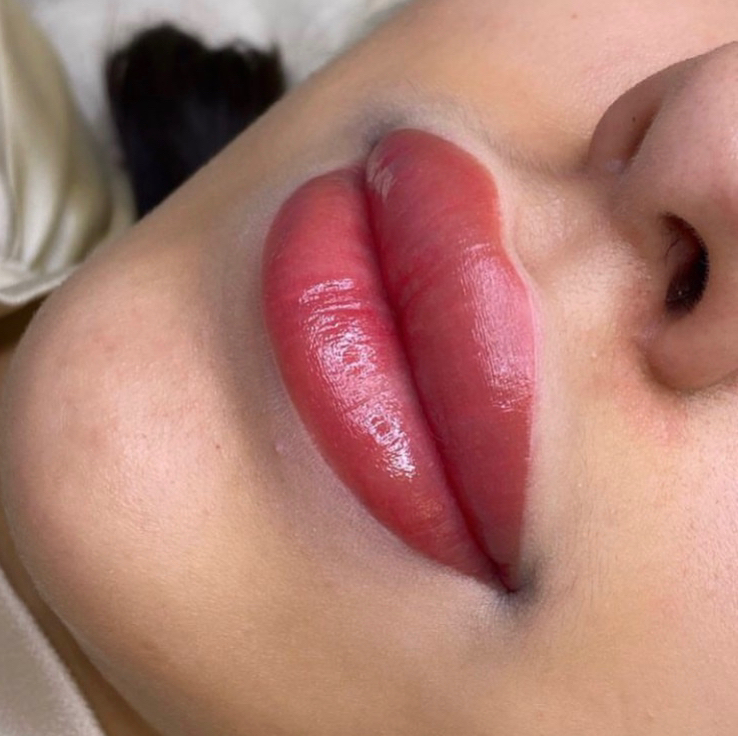 Помадный эффект губы