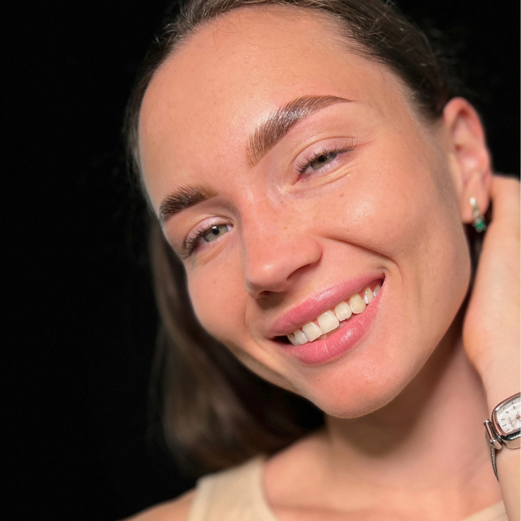 Осветление + полное оформление бровей (окрашивание и коррекция)