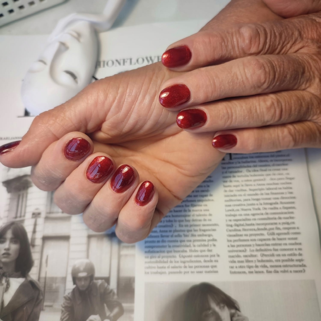 Маникюр с покрытием гель-лак