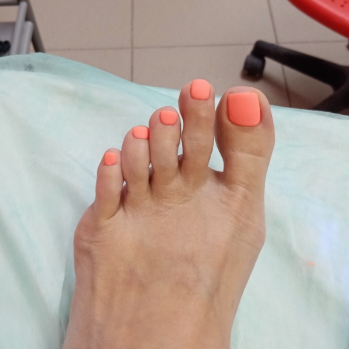 Педикюр Аппаратный  Покрытие гель лаком  Полная обработка ступни и пальчиков Парафиновая маска с электроносками