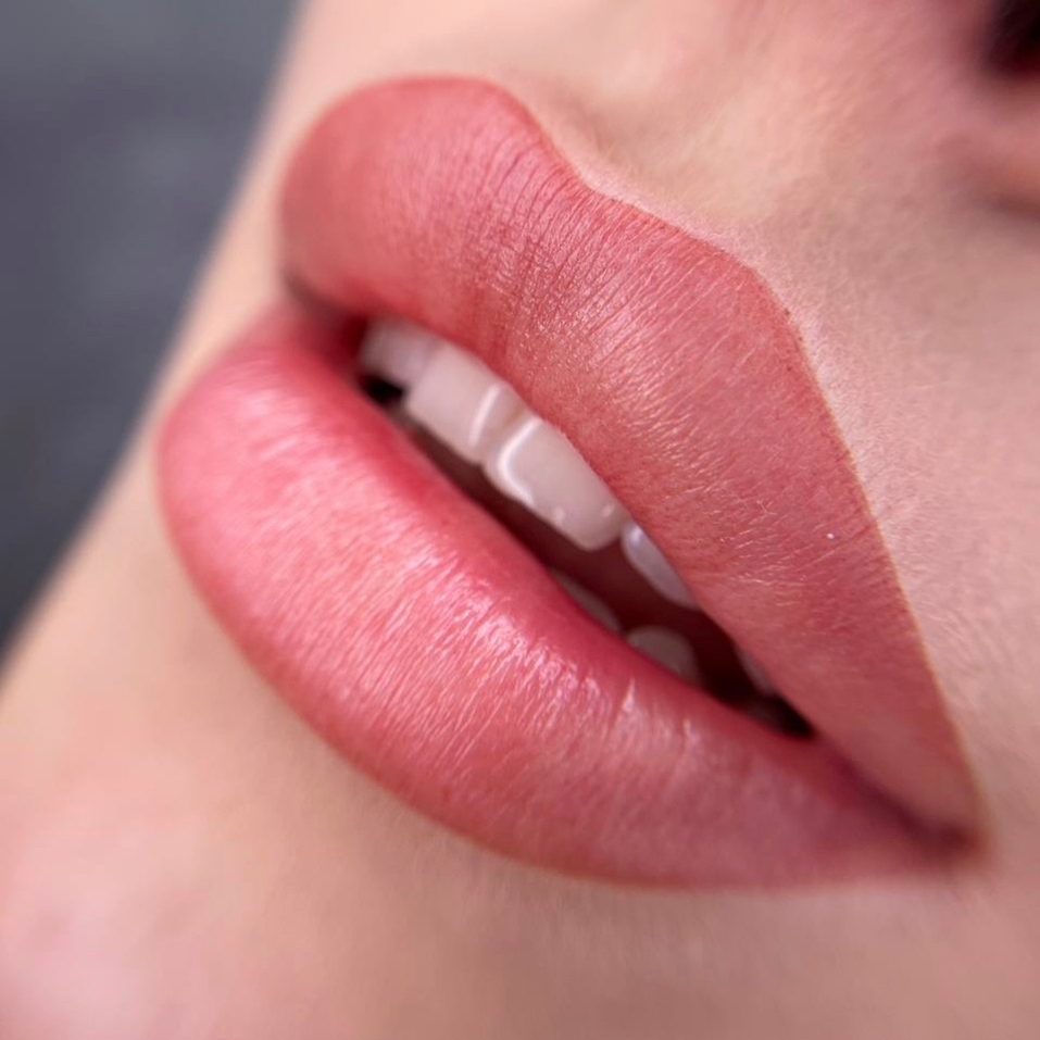 Акварельные губы