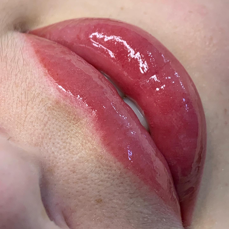 Нюдовые губы