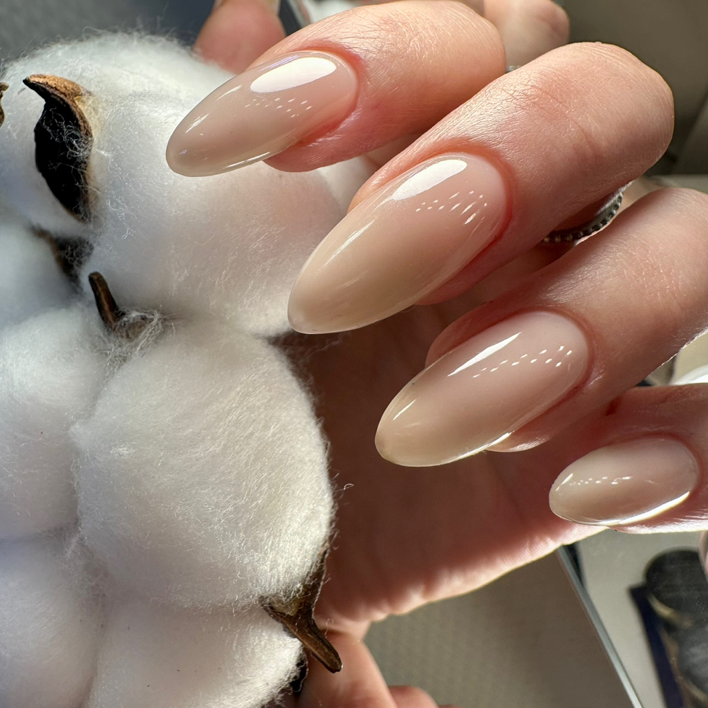 Маникюр lite: снятие старого покрытия  + маникюр с укреплением + однотонное покрытие