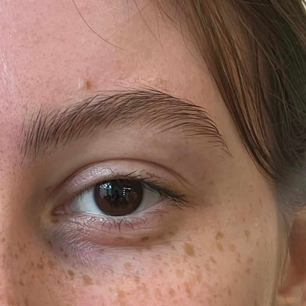 Коррекция бровей