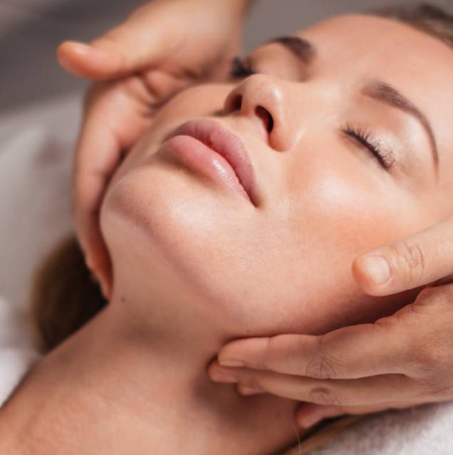 ОМОЛАЖИВАЮЩИЙ УХОД