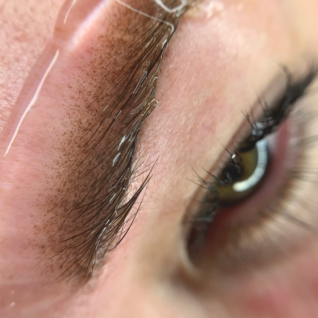 Пудровые брови