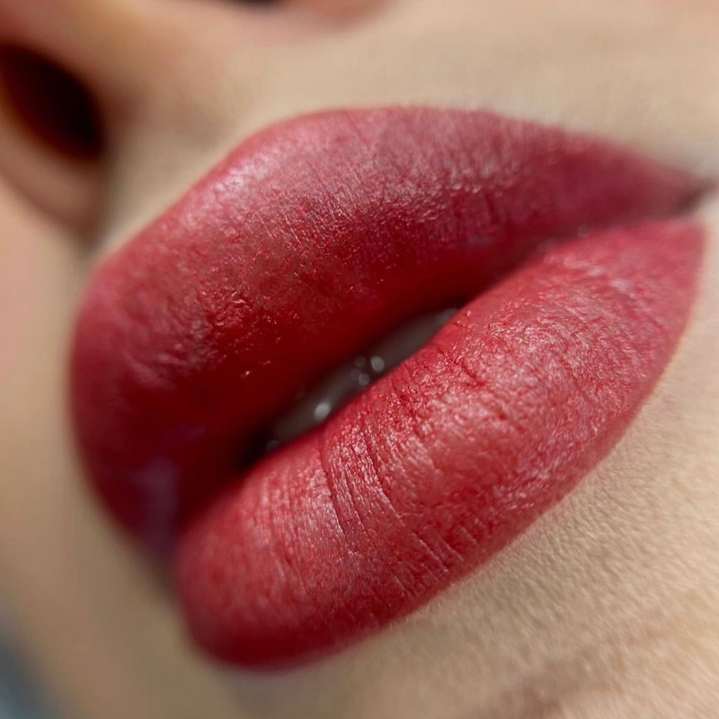 Перманентный макияж губ