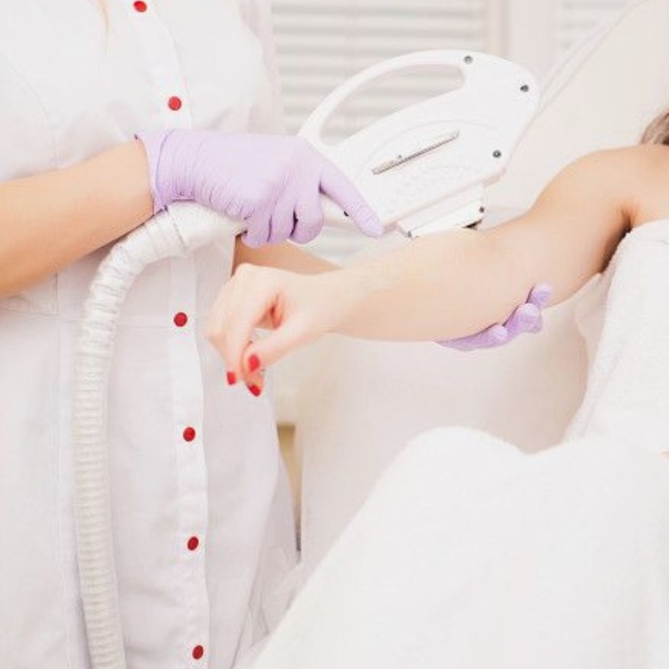 Руки полностью (включая фаланги пальцев)