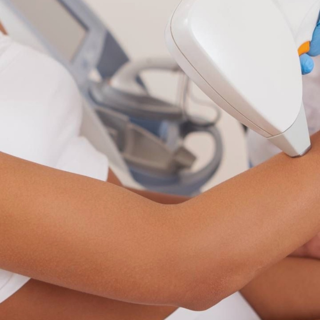 Плечо (руки от плечевого сустава до локтя)