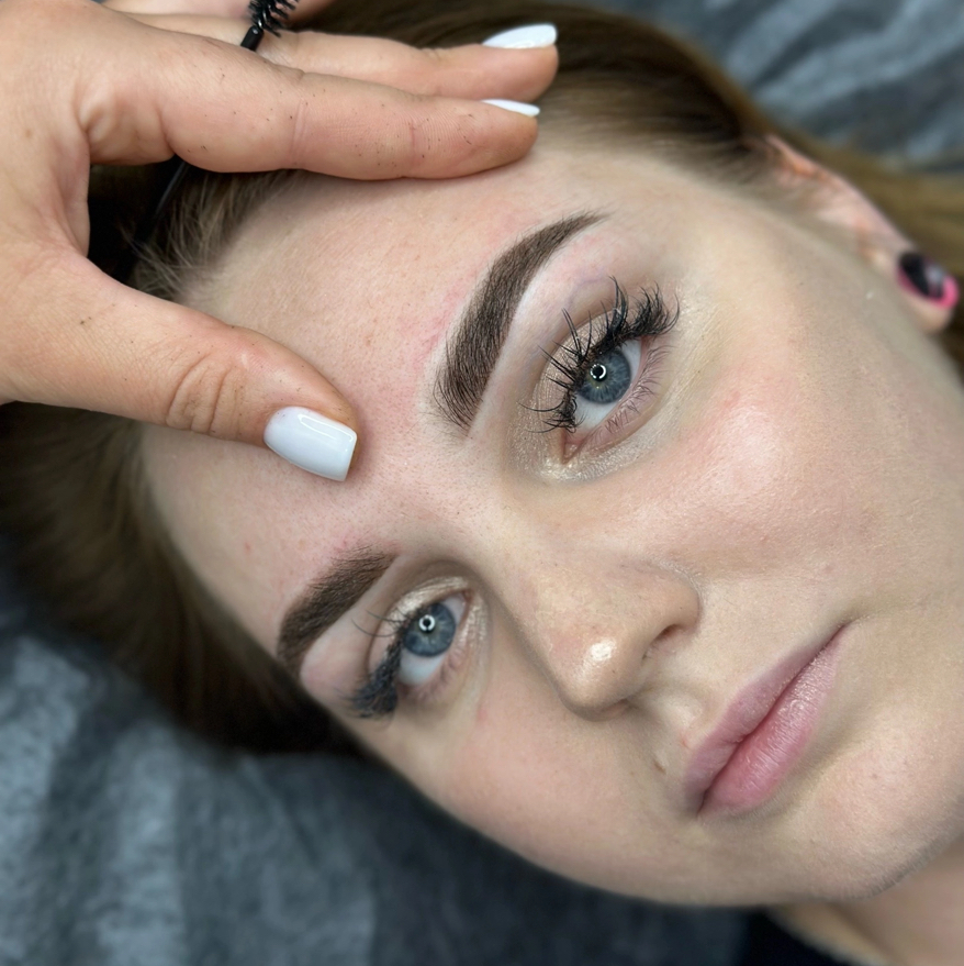 Коррекция перманентного макияжа бровей