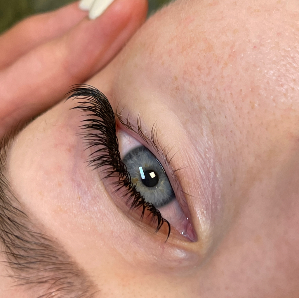 Полуторное наращивание ресниц