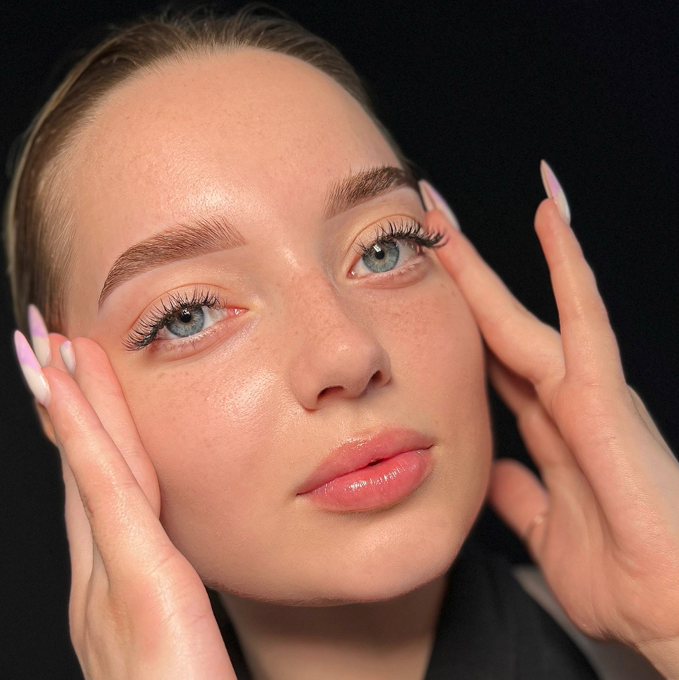 Оформление и окрашивание бровей