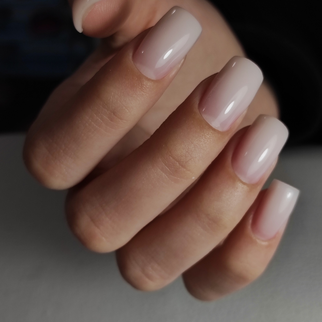 Маникюр с покрытием гель-лак в один тон