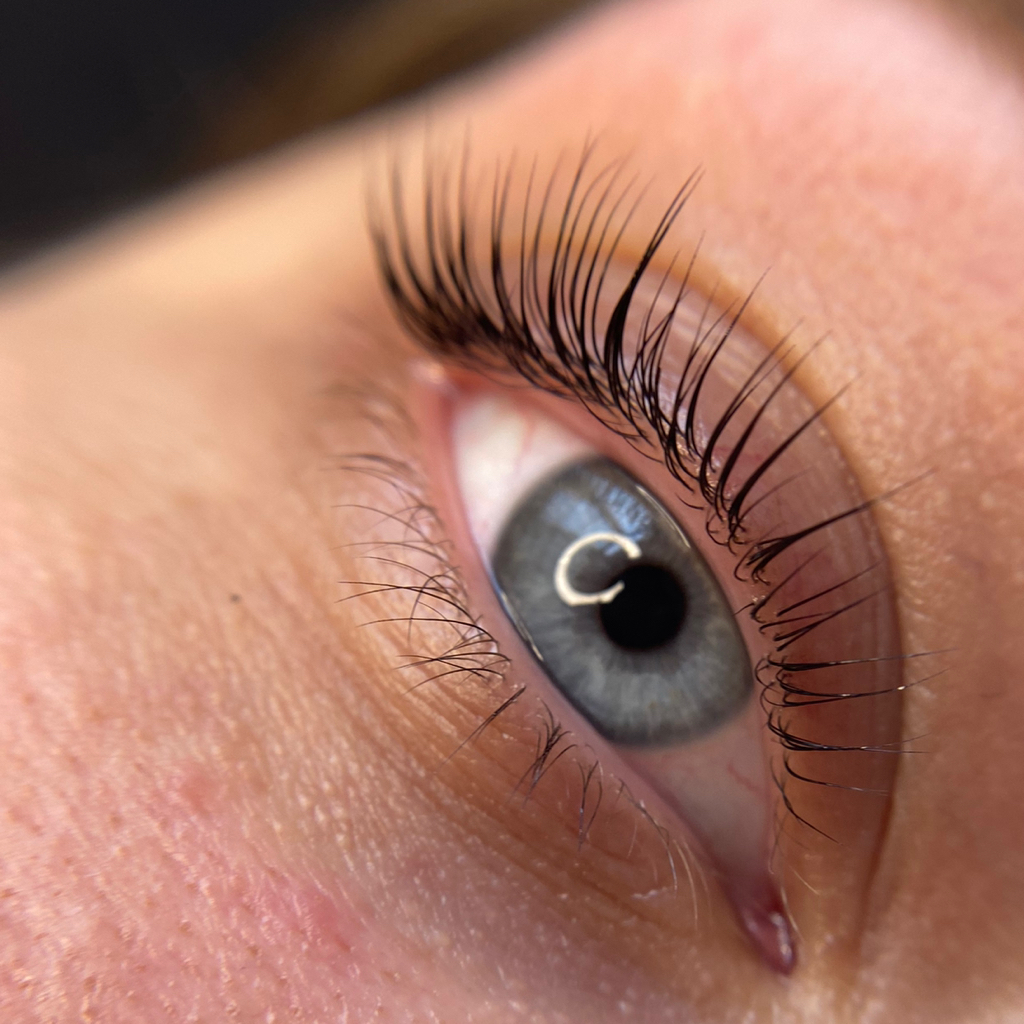 снятие нарощенных ресниц