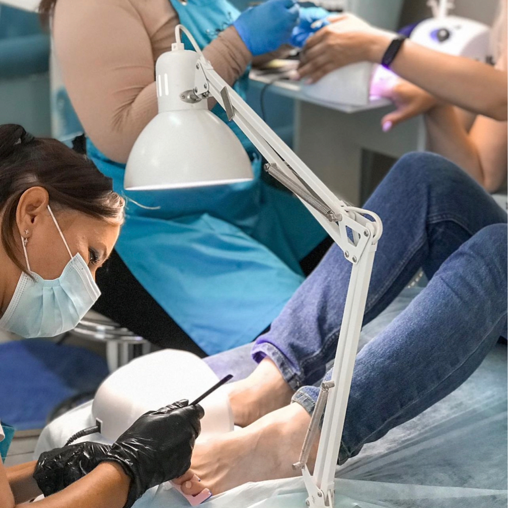 Комбо маникюр и педикюр в 4 руки (с покрытием)