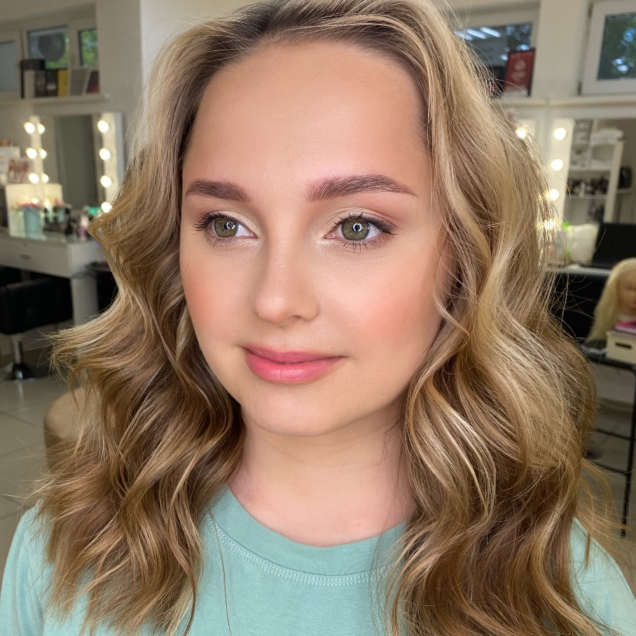 Экспресс образ (нюдовый макияж, лёгкая укладка)
