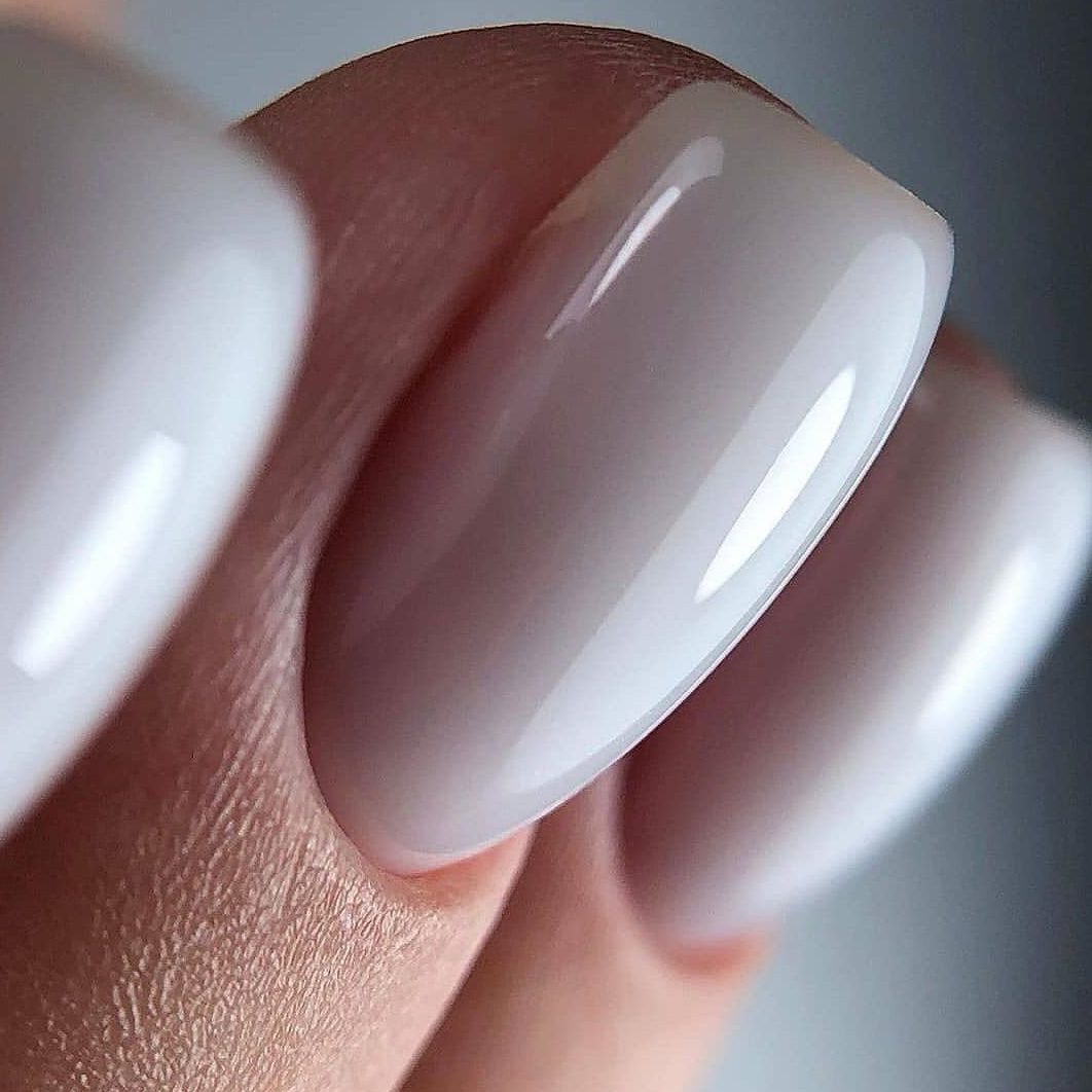 Маникюр + однотонное покрытие (без использования верхних форм)