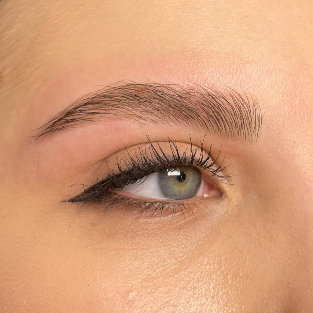 Коррекция бровей