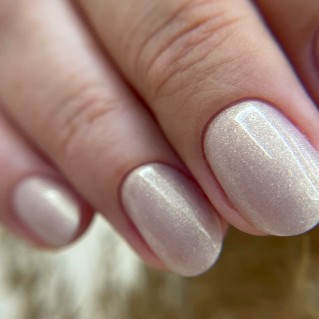 Маникюр с покрытием гель-лак