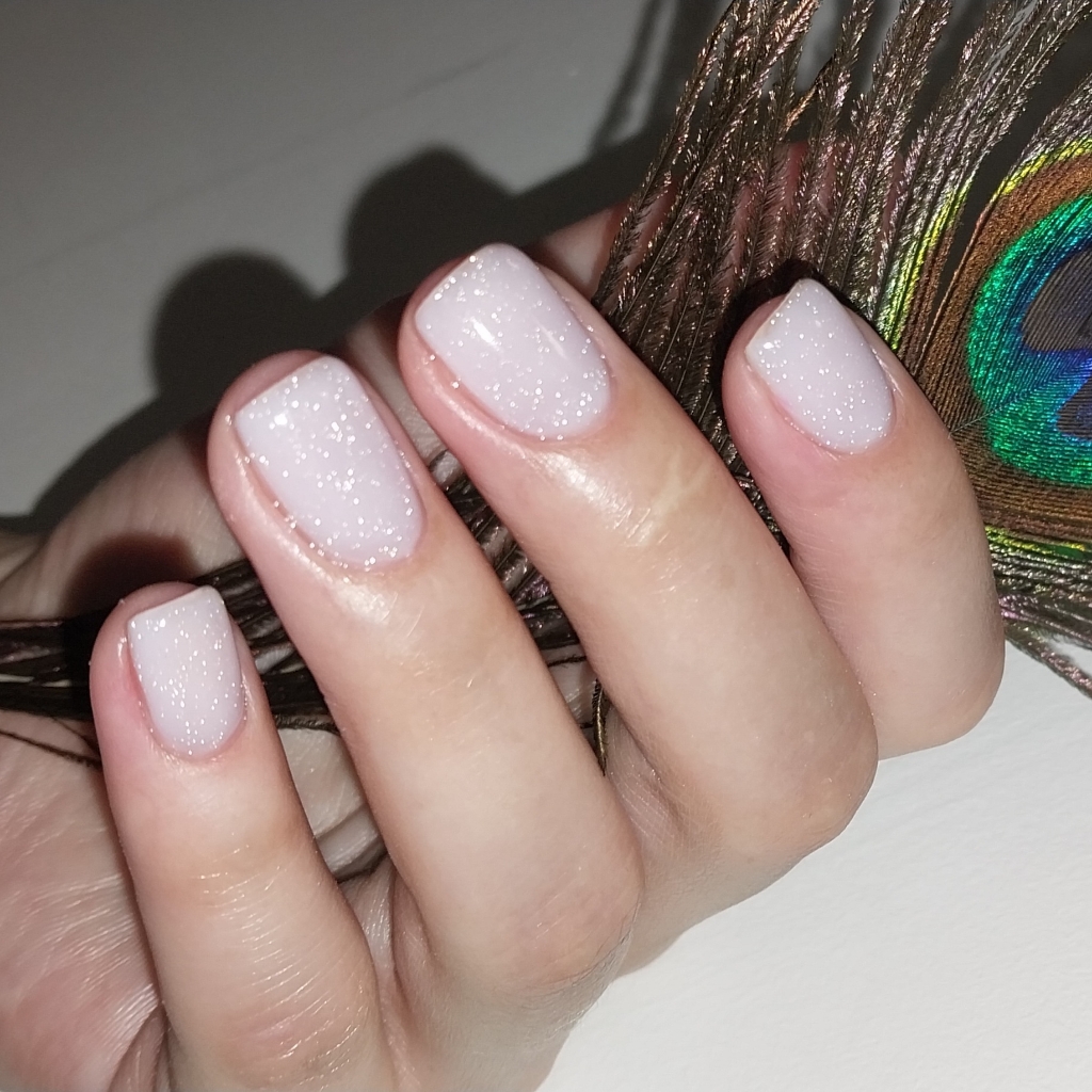 Маникюр с покрытием гель-лак однотонное покрытие