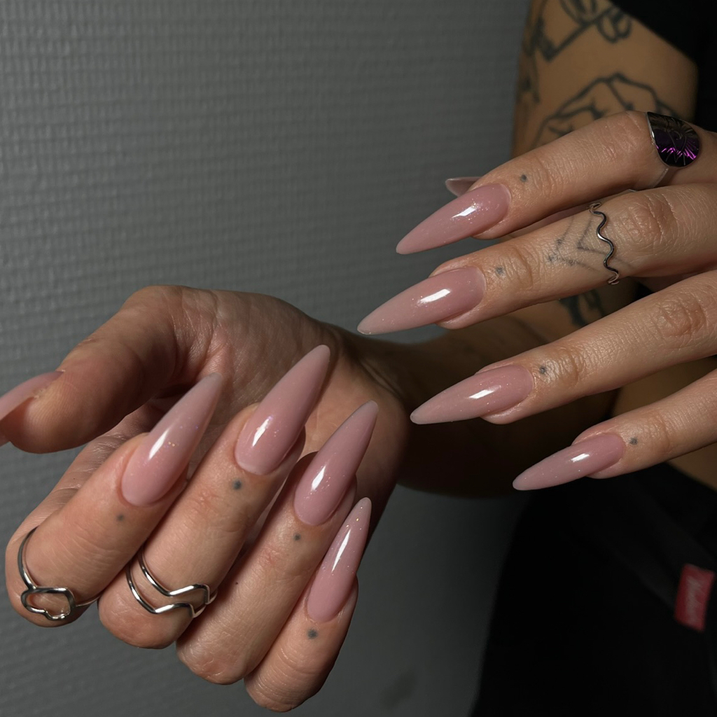 Наращивание ногтей