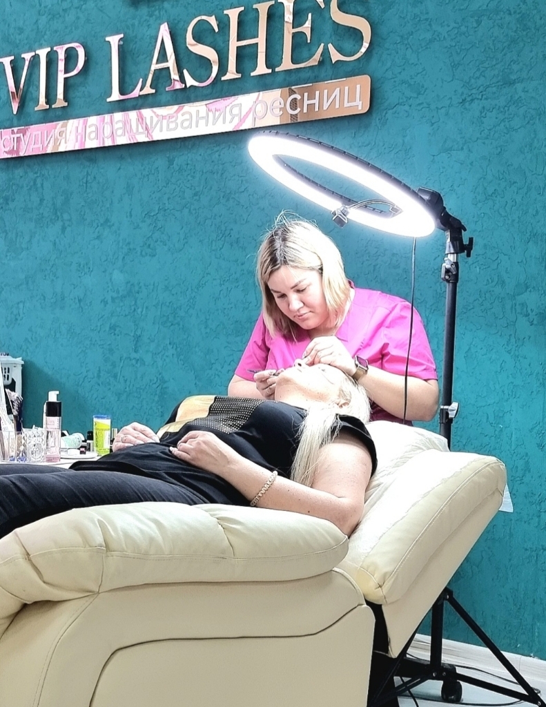 Qalin qora taytlar aks etgan ruscha porno