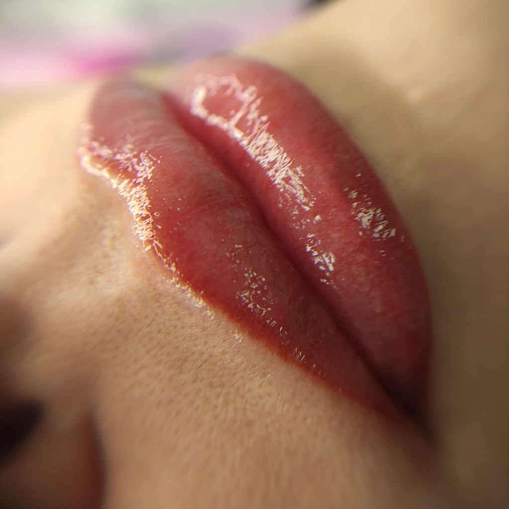 Перманентный макияж губ