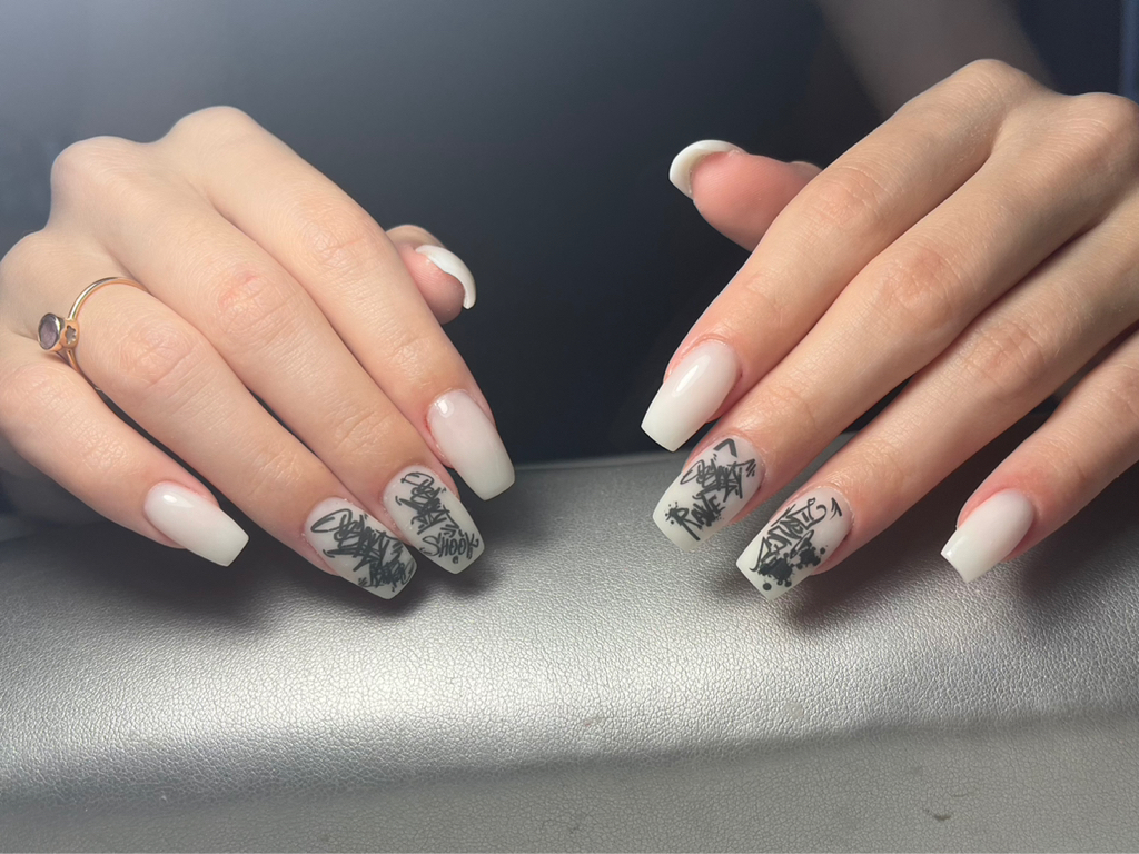 Коррекция нарощенных ногтей