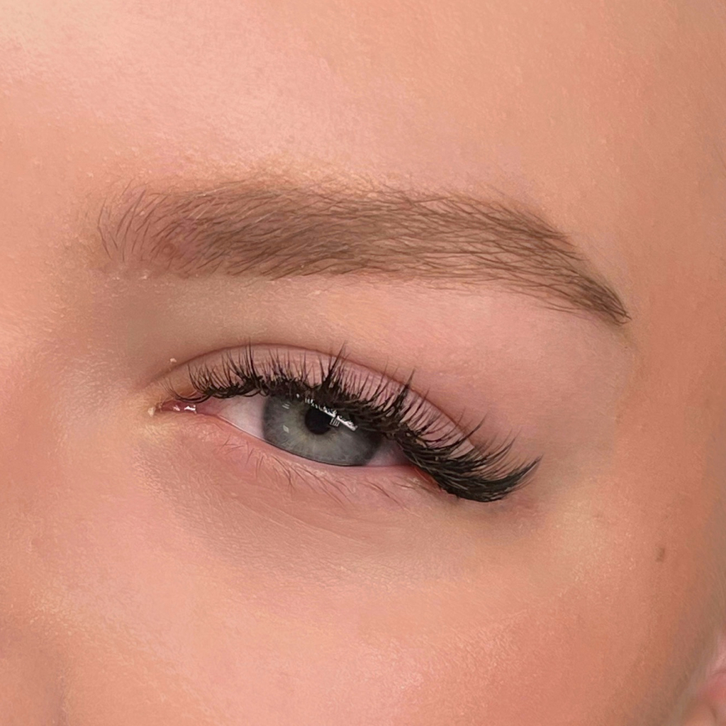 Коррекция бровей