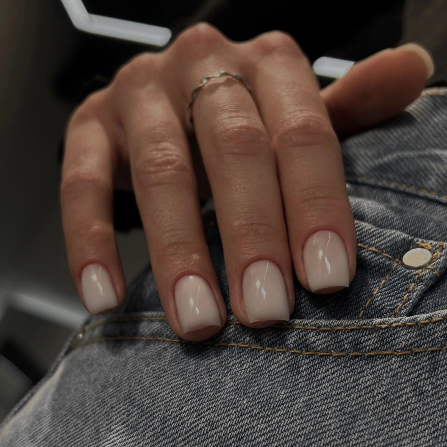 Маникюр с однотонным покрытием гель-лак