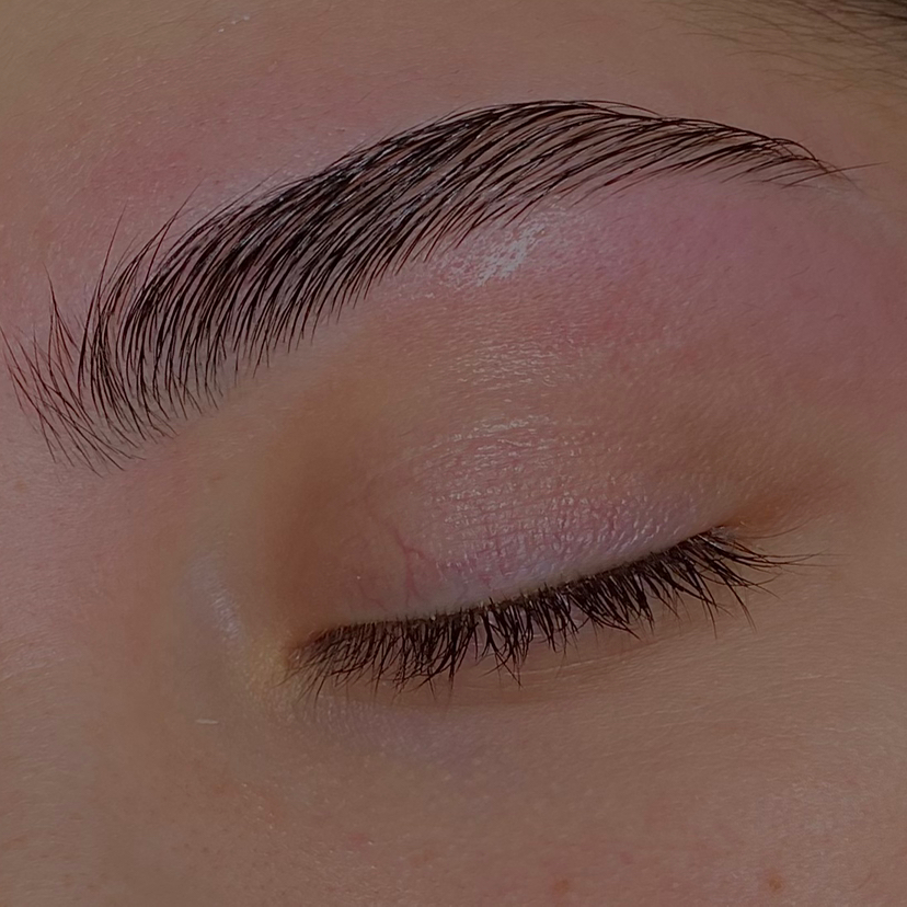 Коррекция бровей