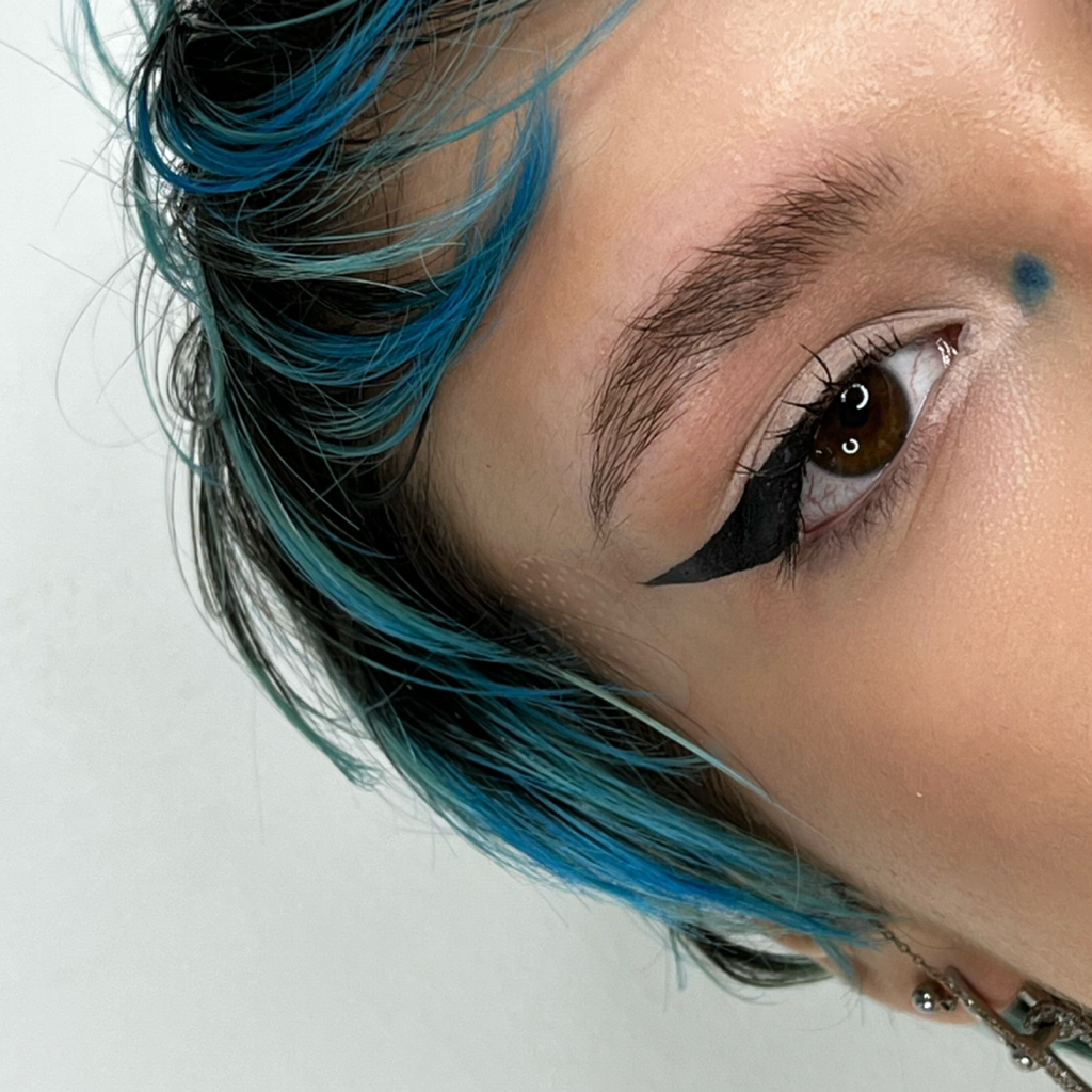 ЖЕНСКАЯ Коррекция бровей + прореживание ( делается по потребности)