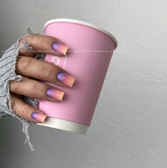 Средний градиент в 2-3 цвета, цена указана за 1 руку/до 5 ногтей