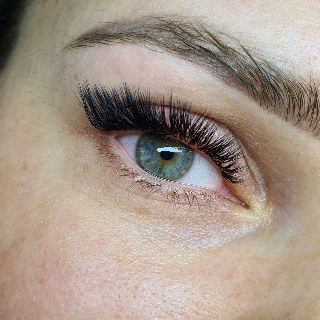 Наращивание ресниц 3д