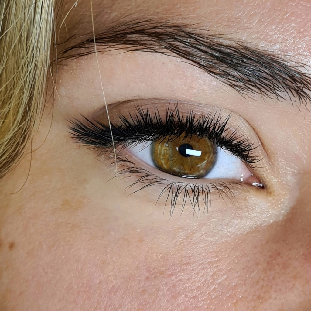 Наращивание ресниц 2д