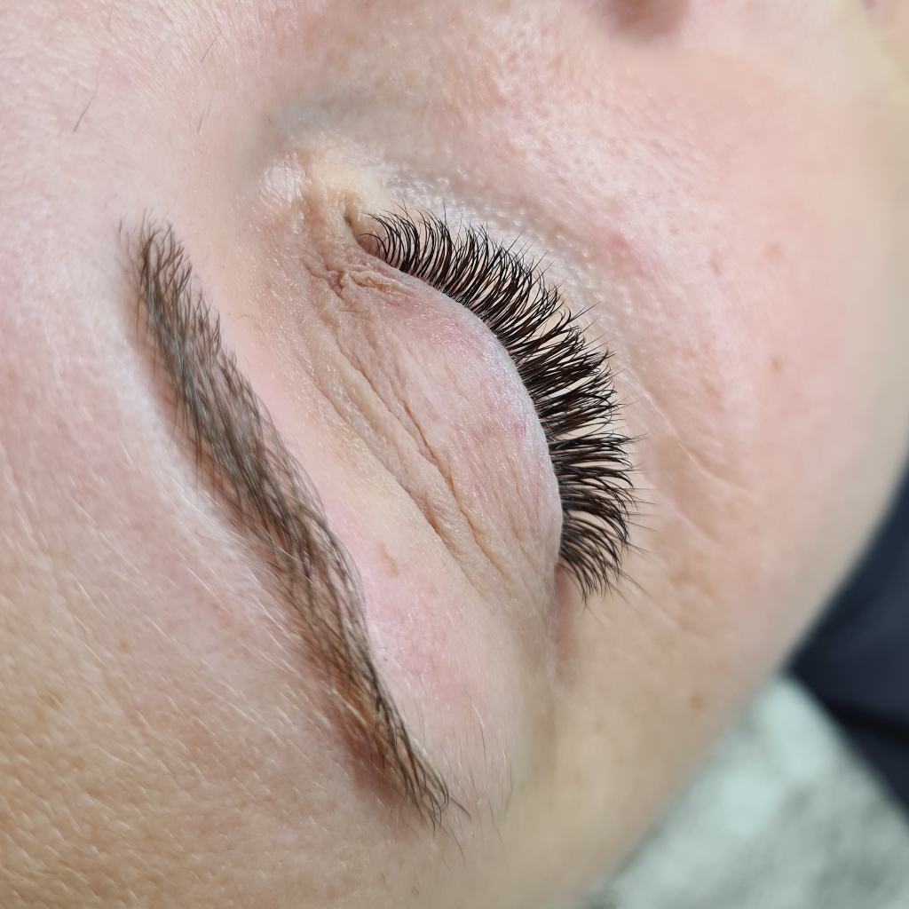 Наращивание ресниц 1.5 объем